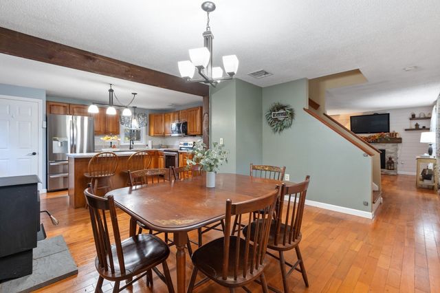128 Birchcroft Rd, Leominster, MA 01453
