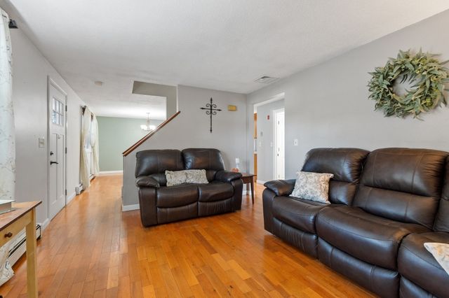 128 Birchcroft Rd, Leominster, MA 01453