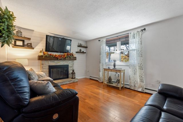 128 Birchcroft Rd, Leominster, MA 01453