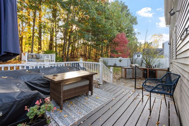 128 Birchcroft Rd, Leominster, MA 01453