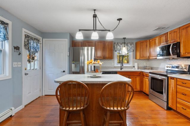 128 Birchcroft Rd, Leominster, MA 01453