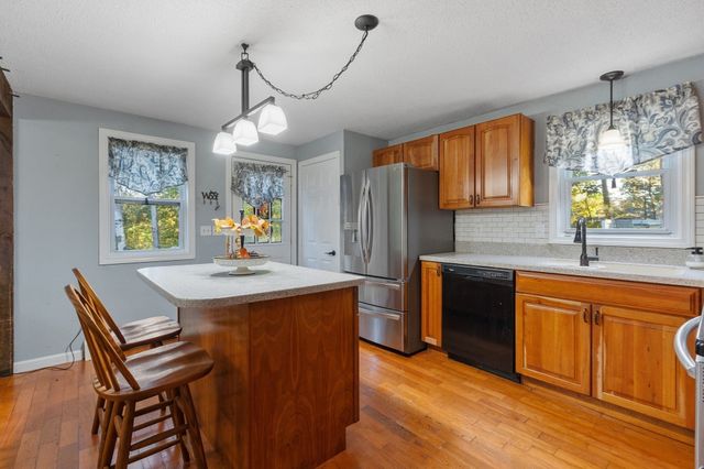 128 Birchcroft Rd, Leominster, MA 01453