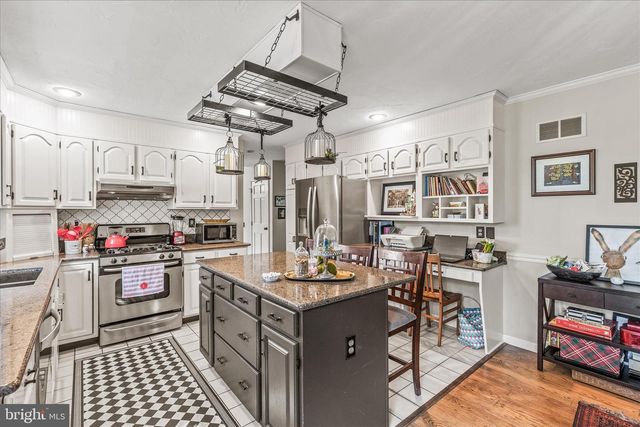 10 AMANDA AVE, Hanover, PA 17331