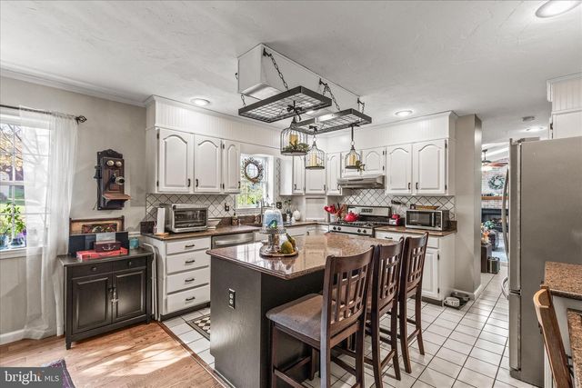 10 AMANDA AVE, Hanover, PA 17331