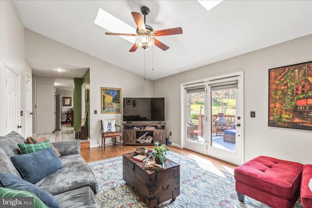 10 AMANDA AVE, Hanover, PA 17331