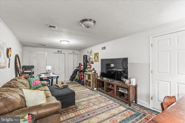 10 AMANDA AVE, Hanover, PA 17331