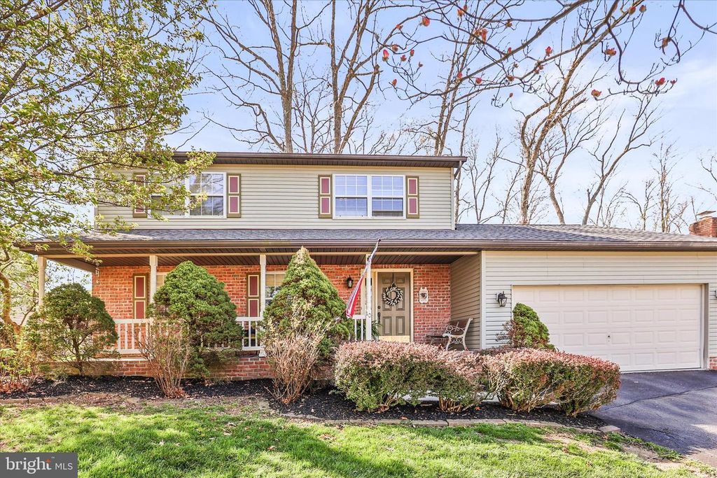 10 AMANDA AVE, Hanover, PA 17331
