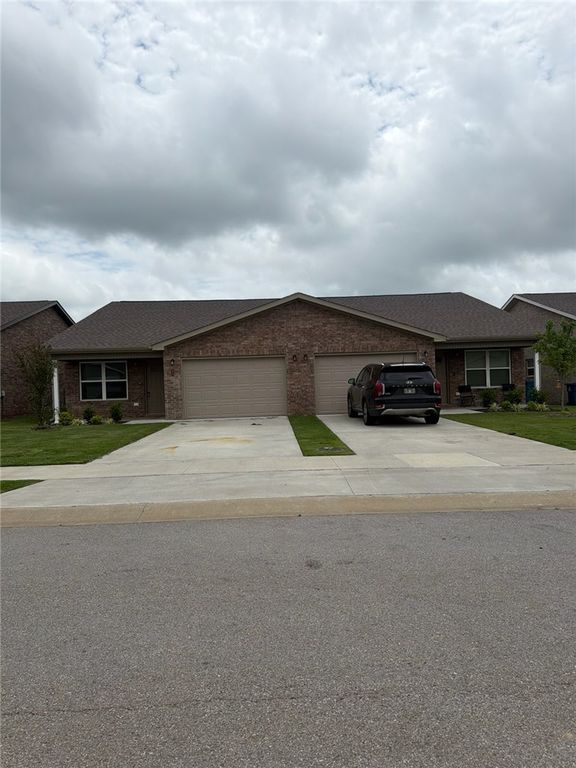 529 68th Avenue, Highfill, AR 72712