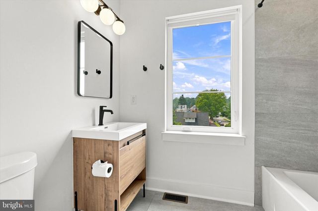 623 CRESTVIEW RD, Philadelphia, PA 19128