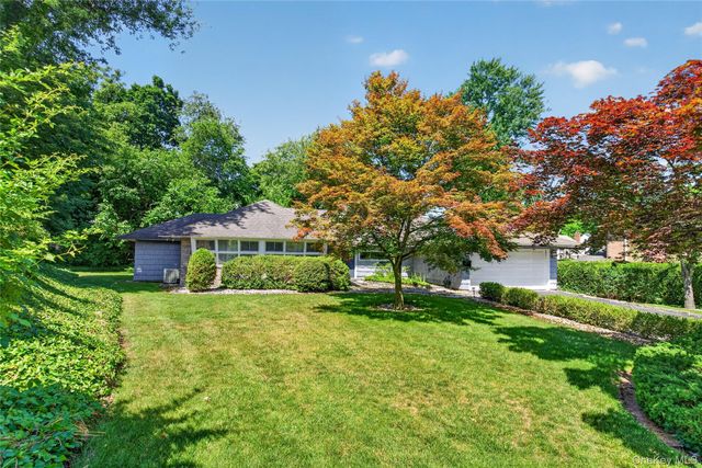 26 Oaks Hunt Road, Great Neck, NY 11020