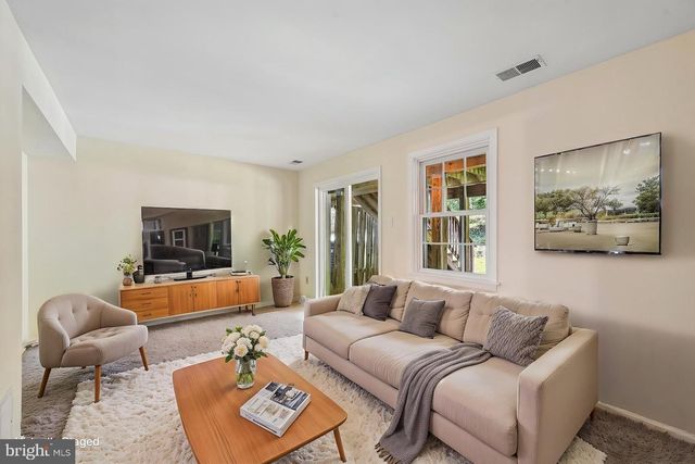 14114 OAKPOINTE DR, Laurel, MD 20707