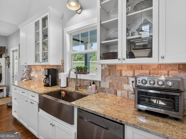 6920 Holly Springs Road, Clermont, GA 30527