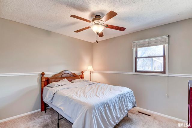 624 N PINE Street, Taylorville, IL 62568