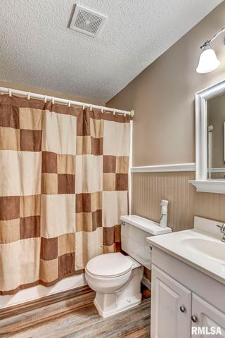 624 N PINE Street, Taylorville, IL 62568