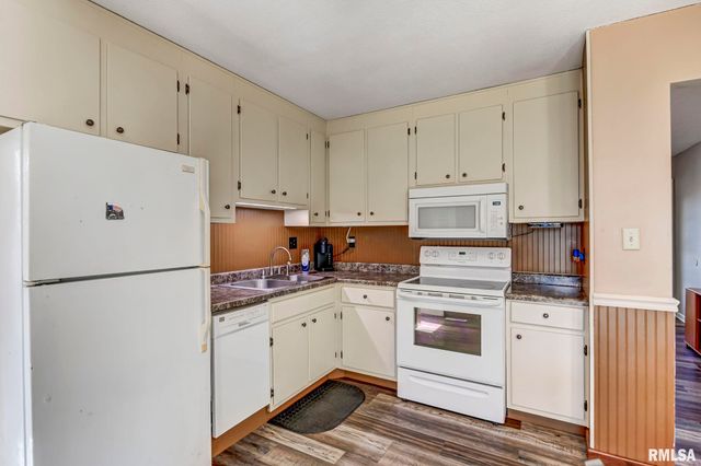 624 N PINE Street, Taylorville, IL 62568