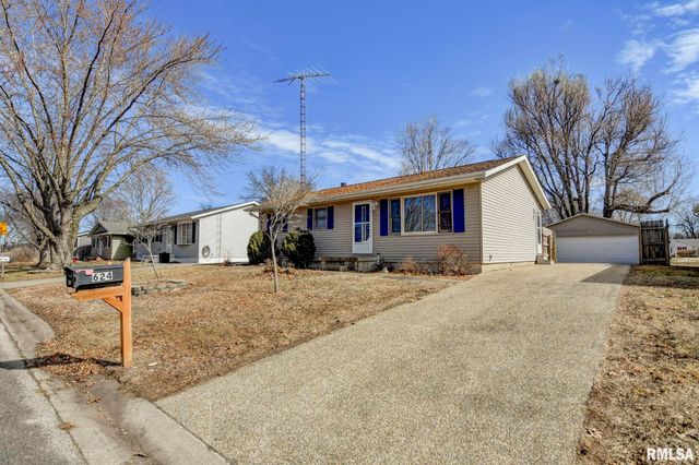 624 N PINE Street, Taylorville, IL 62568