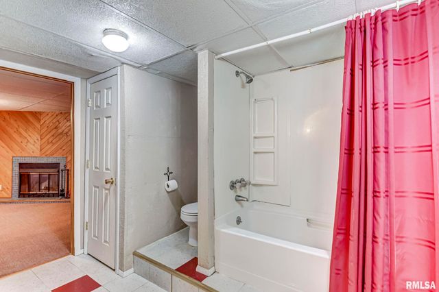 624 N PINE Street, Taylorville, IL 62568