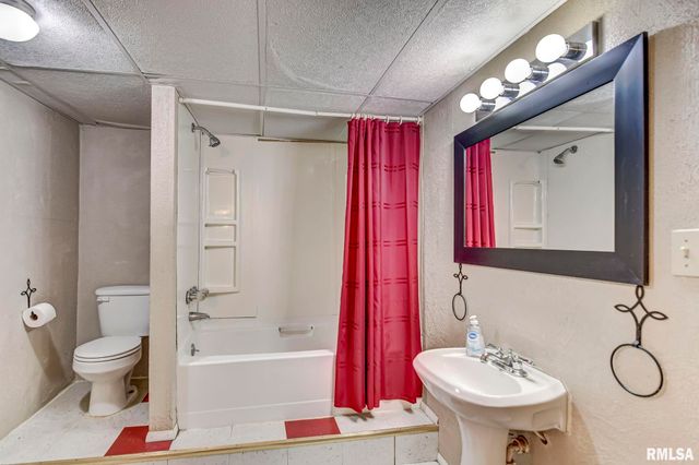 624 N PINE Street, Taylorville, IL 62568