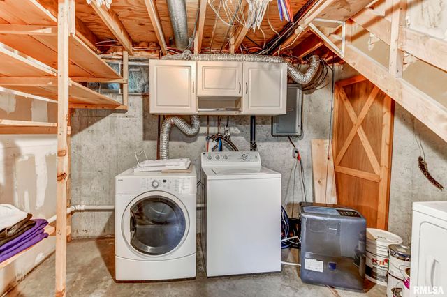 624 N PINE Street, Taylorville, IL 62568