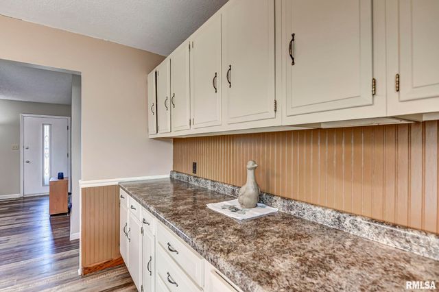 624 N PINE Street, Taylorville, IL 62568