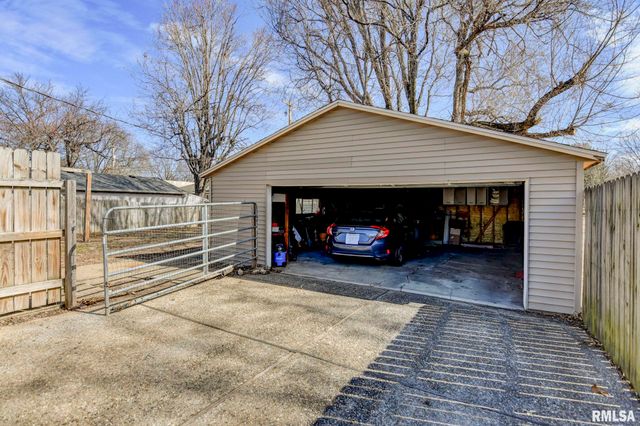 624 N PINE Street, Taylorville, IL 62568