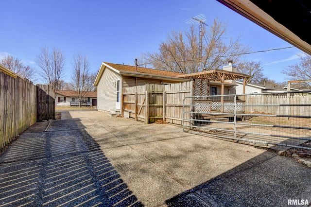 624 N PINE Street, Taylorville, IL 62568