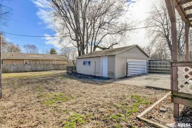 624 N PINE Street, Taylorville, IL 62568