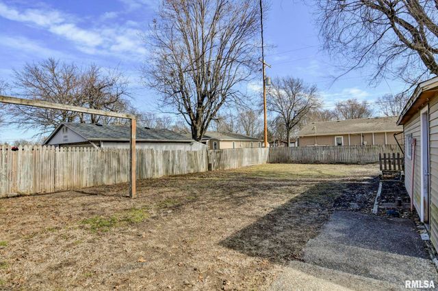 624 N PINE Street, Taylorville, IL 62568