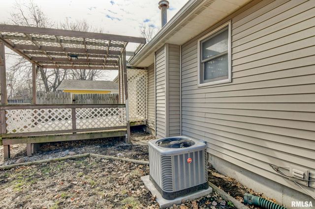 624 N PINE Street, Taylorville, IL 62568