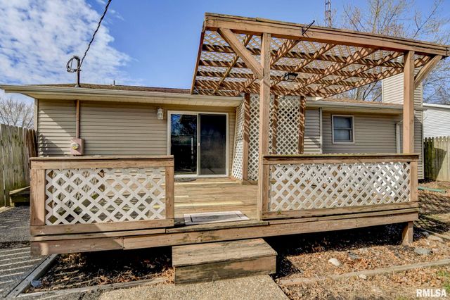 624 N PINE Street, Taylorville, IL 62568