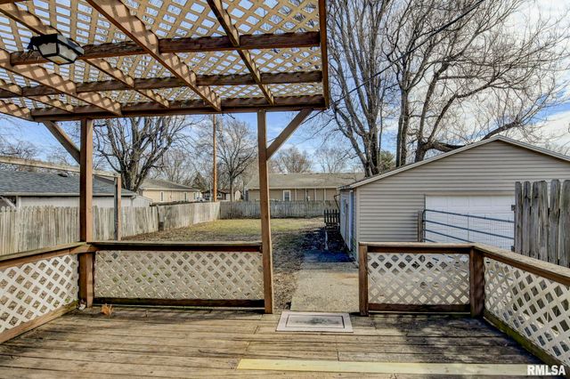 624 N PINE Street, Taylorville, IL 62568