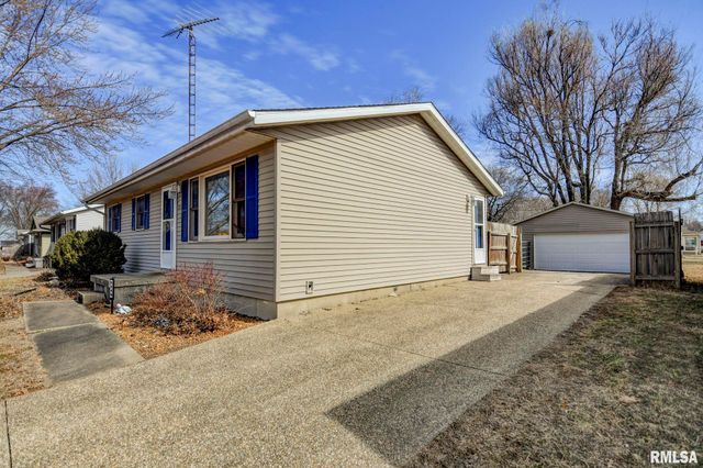 624 N PINE Street, Taylorville, IL 62568