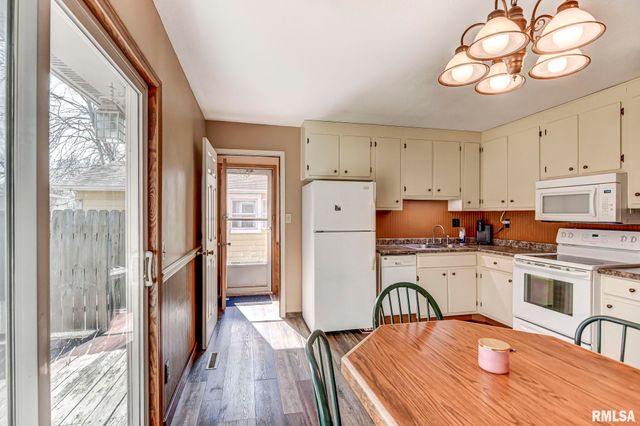 624 N PINE Street, Taylorville, IL 62568