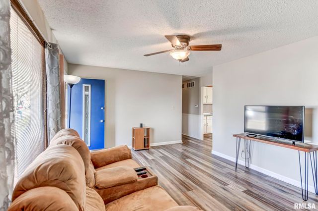 624 N PINE Street, Taylorville, IL 62568