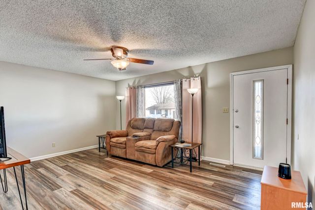 624 N PINE Street, Taylorville, IL 62568