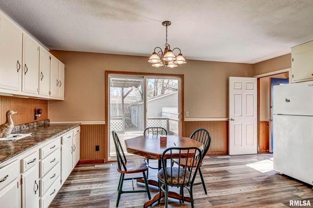 624 N PINE Street, Taylorville, IL 62568