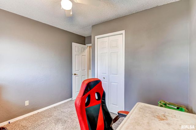 624 N PINE Street, Taylorville, IL 62568