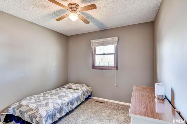 624 N PINE Street, Taylorville, IL 62568