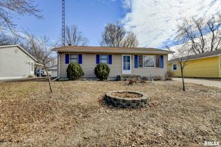 624 N PINE Street, Taylorville, IL 62568