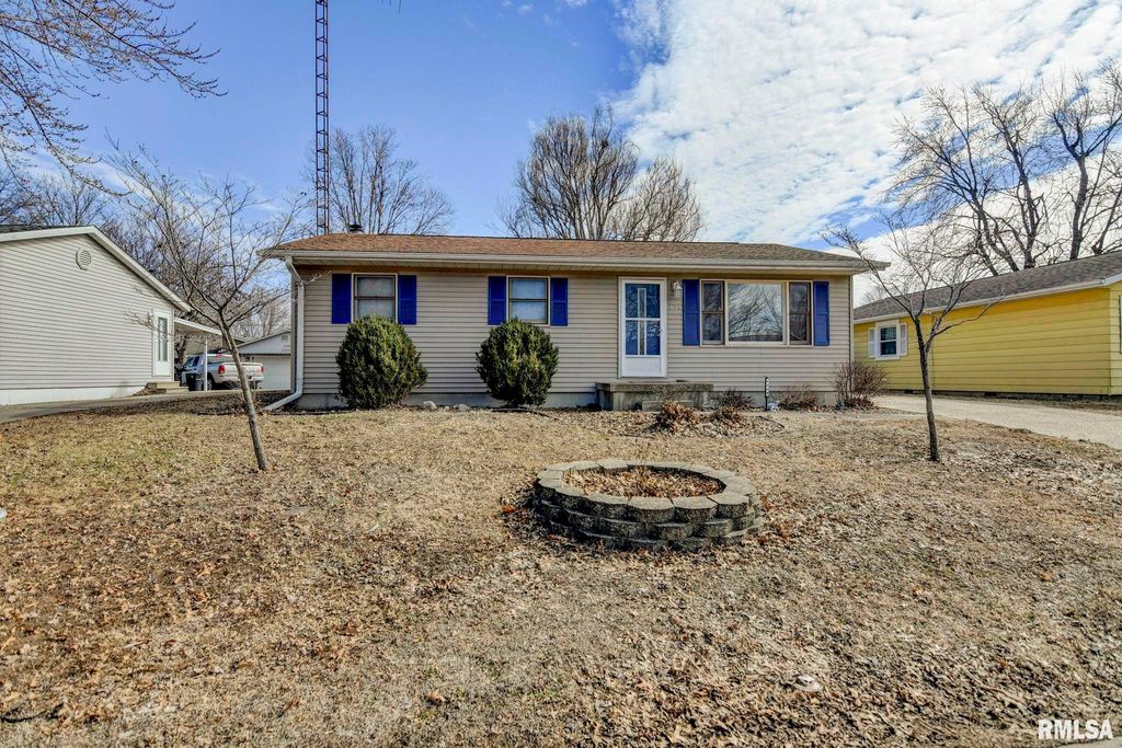 624 N PINE Street, Taylorville, IL 62568