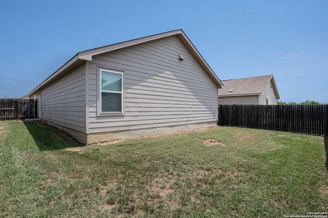 7406 Snapdragon Ct, Converse, TX 78109