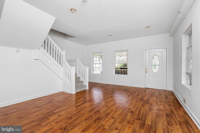 15 S PINE AVE, Maple Shade, NJ 08052