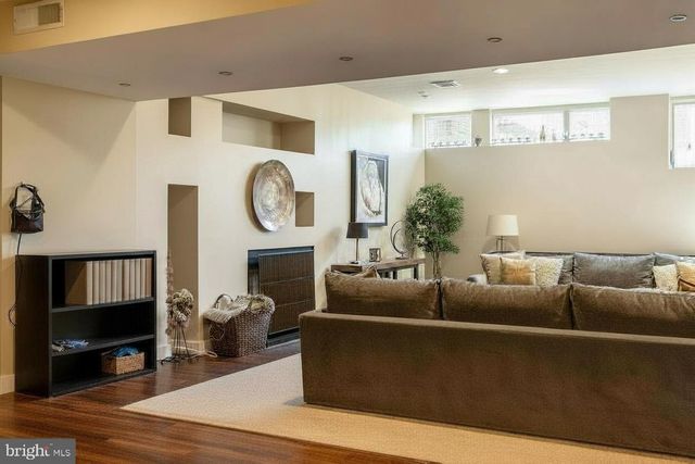 1127 WINDING DR, Cherry Hill, NJ 08003