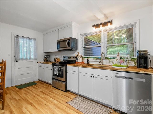 352 Jakes Branch Road, Spruce Pine, NC 28777