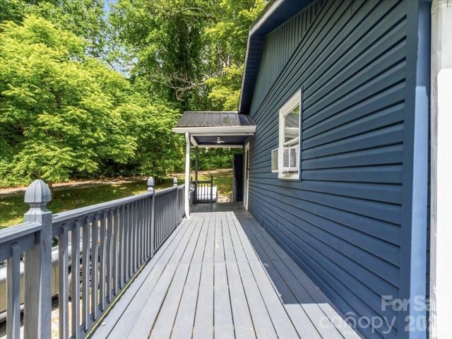 352 Jakes Branch Road, Spruce Pine, NC 28777