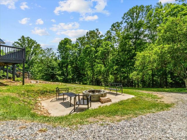 352 Jakes Branch Road, Spruce Pine, NC 28777