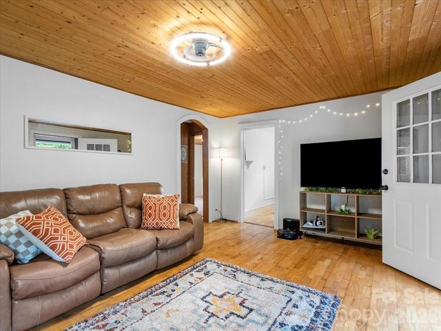352 Jakes Branch Road, Spruce Pine, NC 28777