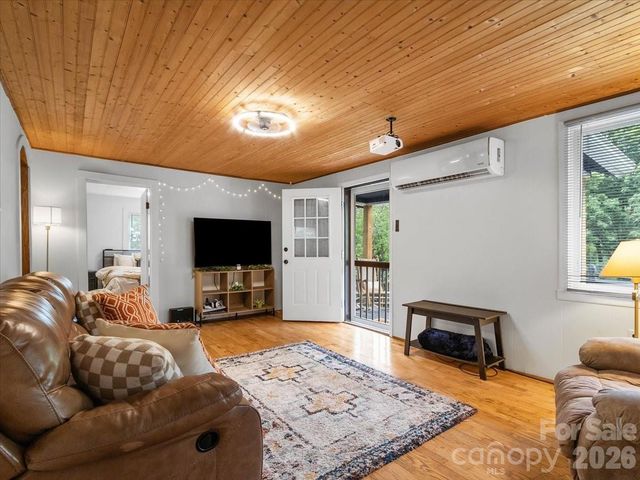 352 Jakes Branch Road, Spruce Pine, NC 28777