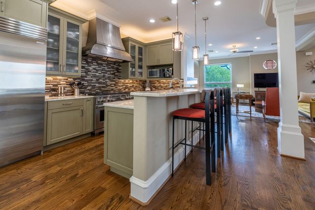 2105 Mcduffie Street, Houston, TX 77019