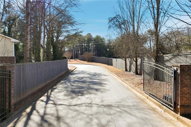 1499 Bluff Valley Circle, Gainesville, GA 30504